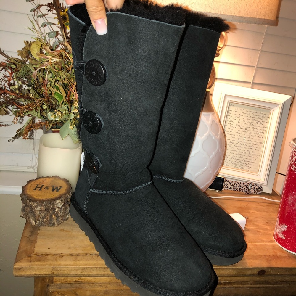 Ugg bailey button triplet worn once